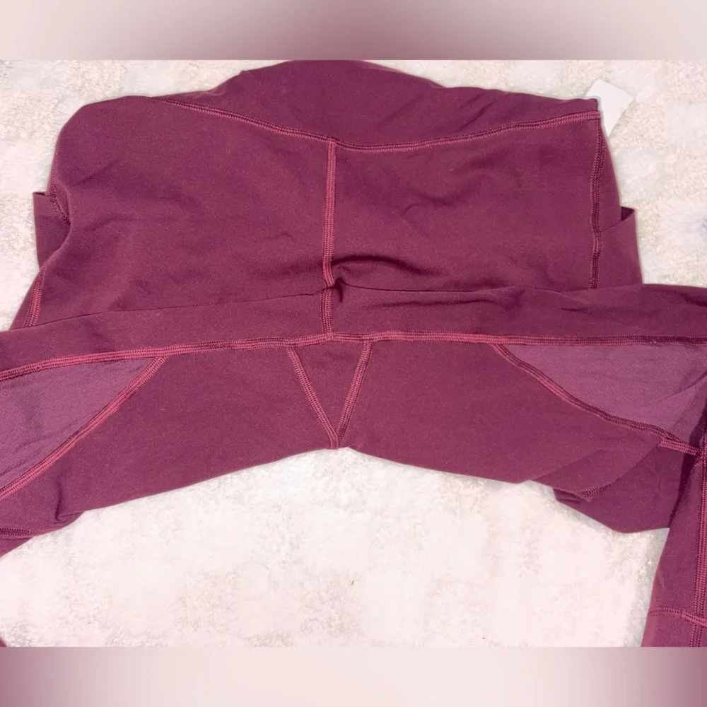 Lululemon Pace Rival Crop • 22